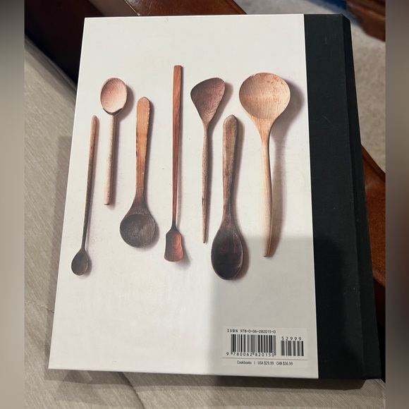 Magnolia Table by Joanna Gaines - Picture 2 of 2